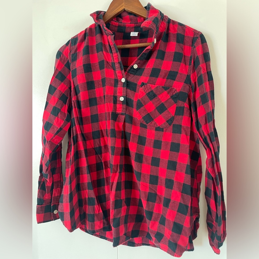 Old navy maternity plaid top